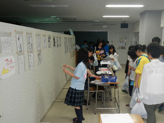 市銚祭での展示・発表風景です。